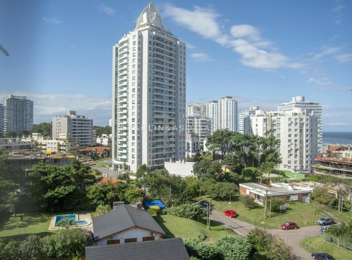 Apartamento en venta en Torre Esmeralda de 3 dormitorios, en Punta del Este