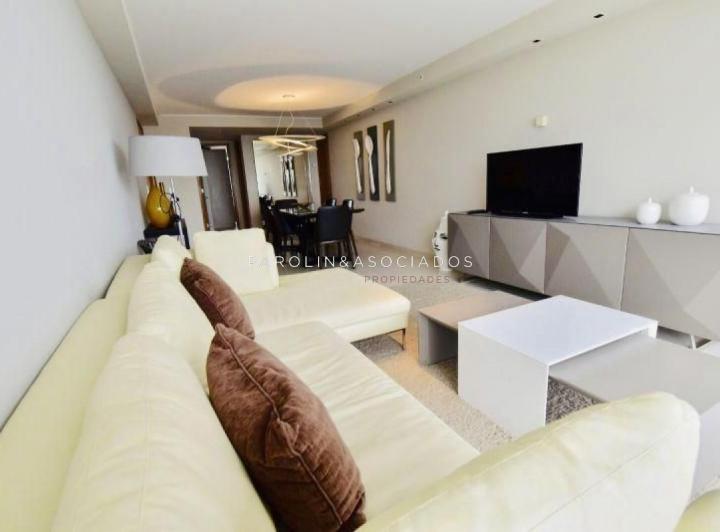 Apartamento en venta en Playa Mansa 2 dormitorios Sunrise Tower.