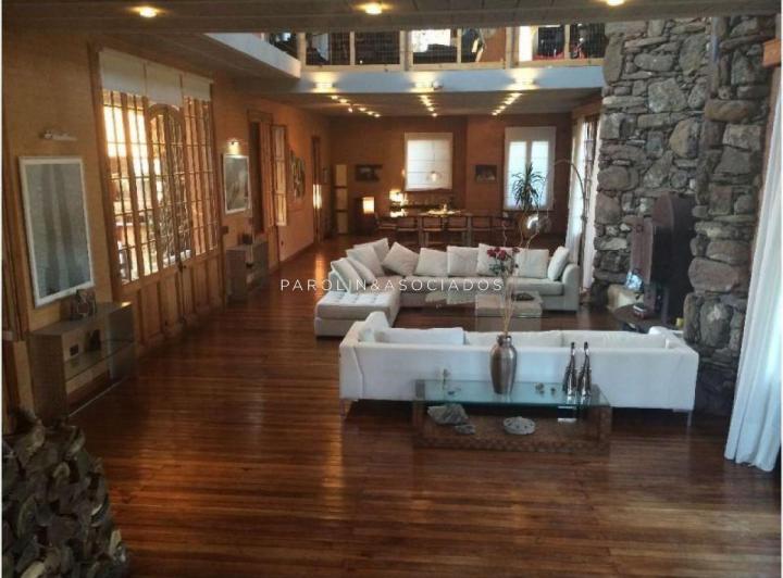 Foto de Casa en venta de 5 dormitorios en Lugano, Punta del Este., imagen 2