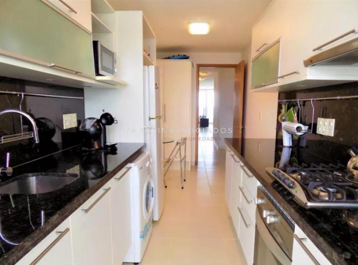 Foto de Apartamento en Seasons Tower 2 dormitorios, Punta del Este., imagen 4