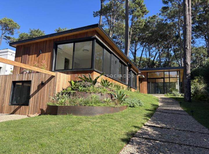 Casa en venta de 4 dormitorios, en Rincon del Indio