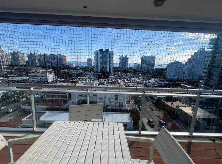 Foto de Luminoso apartamento en venta con vista al mar en Punta del Este., imagen 4