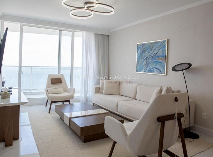 Apartamento en Mansa - Punta del Este en venta de 3 dormitorios. 4