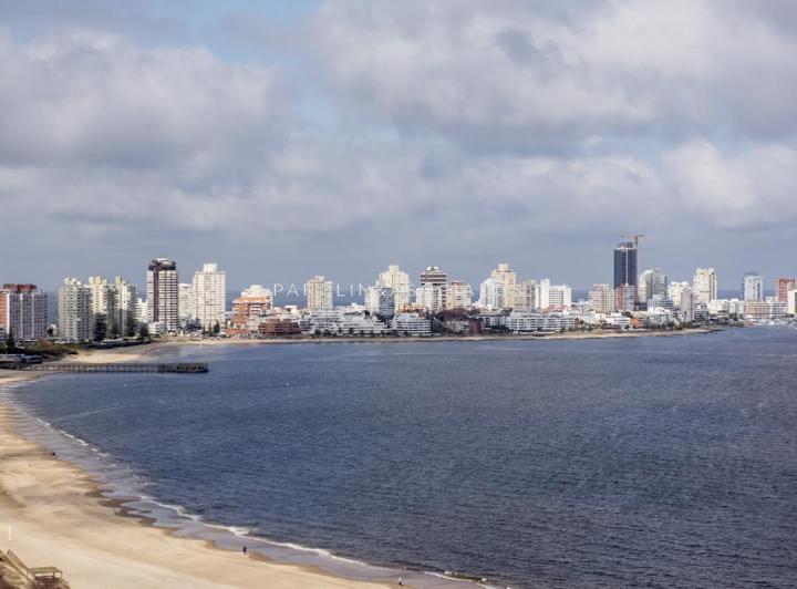 Apartamento en Mansa - Punta del Este en venta de 3 dormitorios. 3