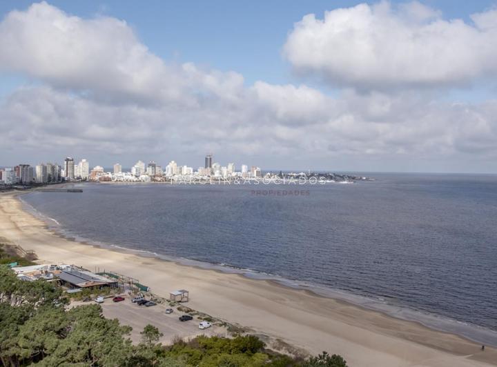 Apartamento en Mansa - Punta del Este en venta de 3 dormitorios. 1