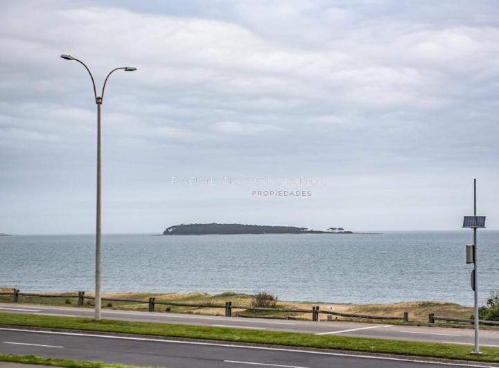 Apartamento de 3 dormitorios en venta en Torre Isabel en Mansa, Punta del Este.. 1