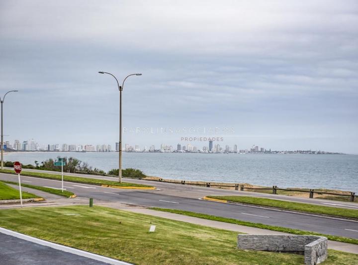 Apartamento de 3 dormitorios en venta en Torre Isabel en Mansa, Punta del Este.. 3
