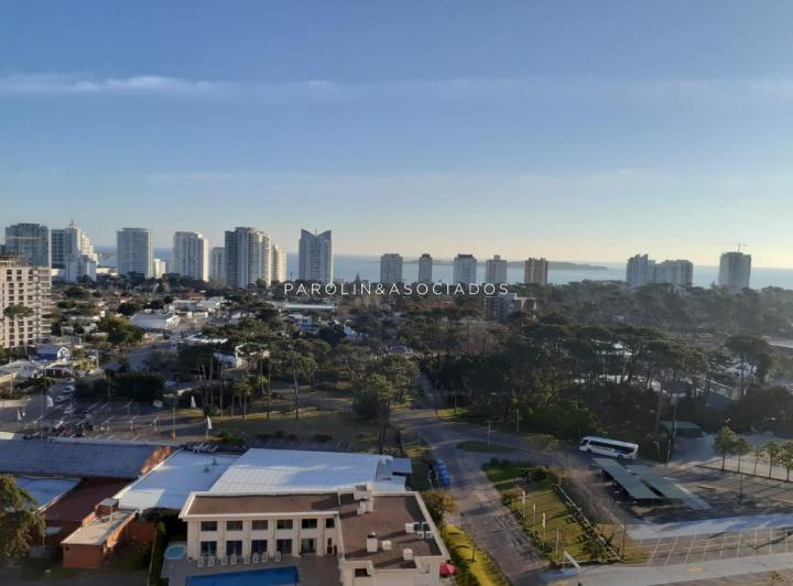 Departamento en Venta de 2 dormitorios en Place Lafayette, Punta del Este 2