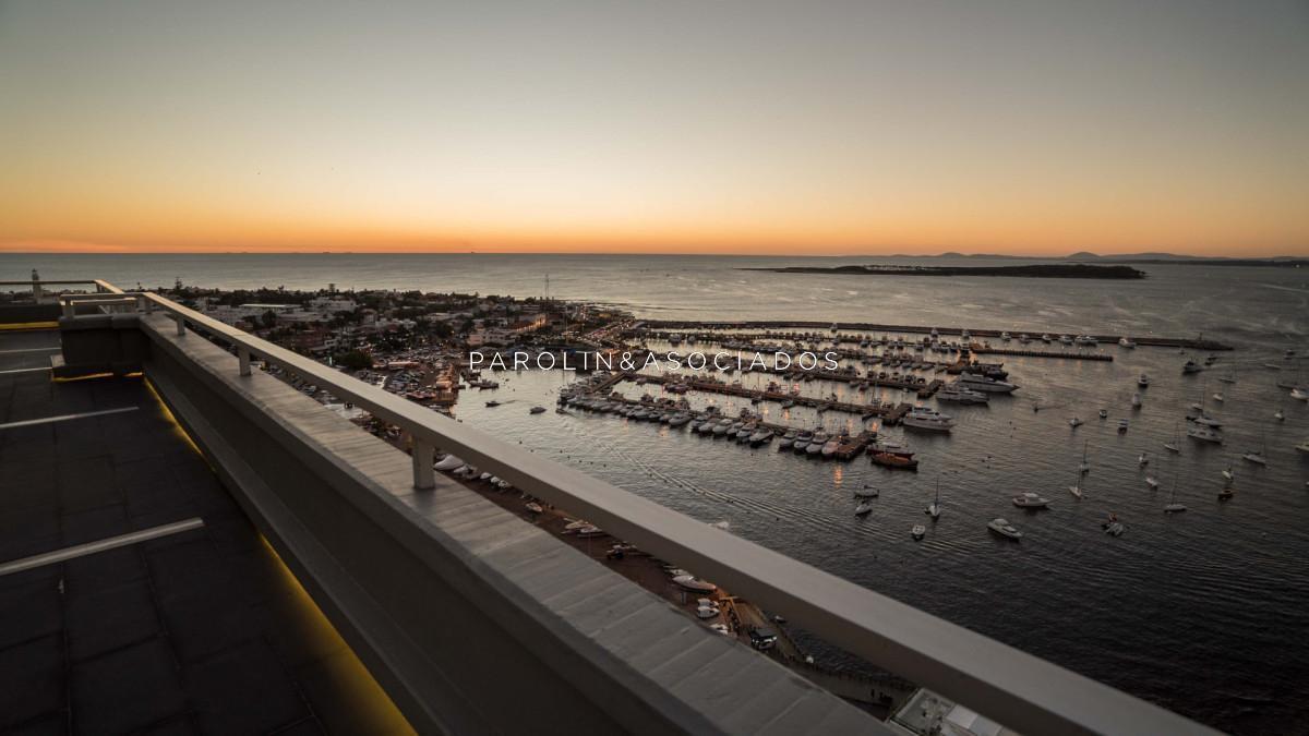 Foto de Penthouse en Edificio Monarca con vista al Puerto, imagen 1