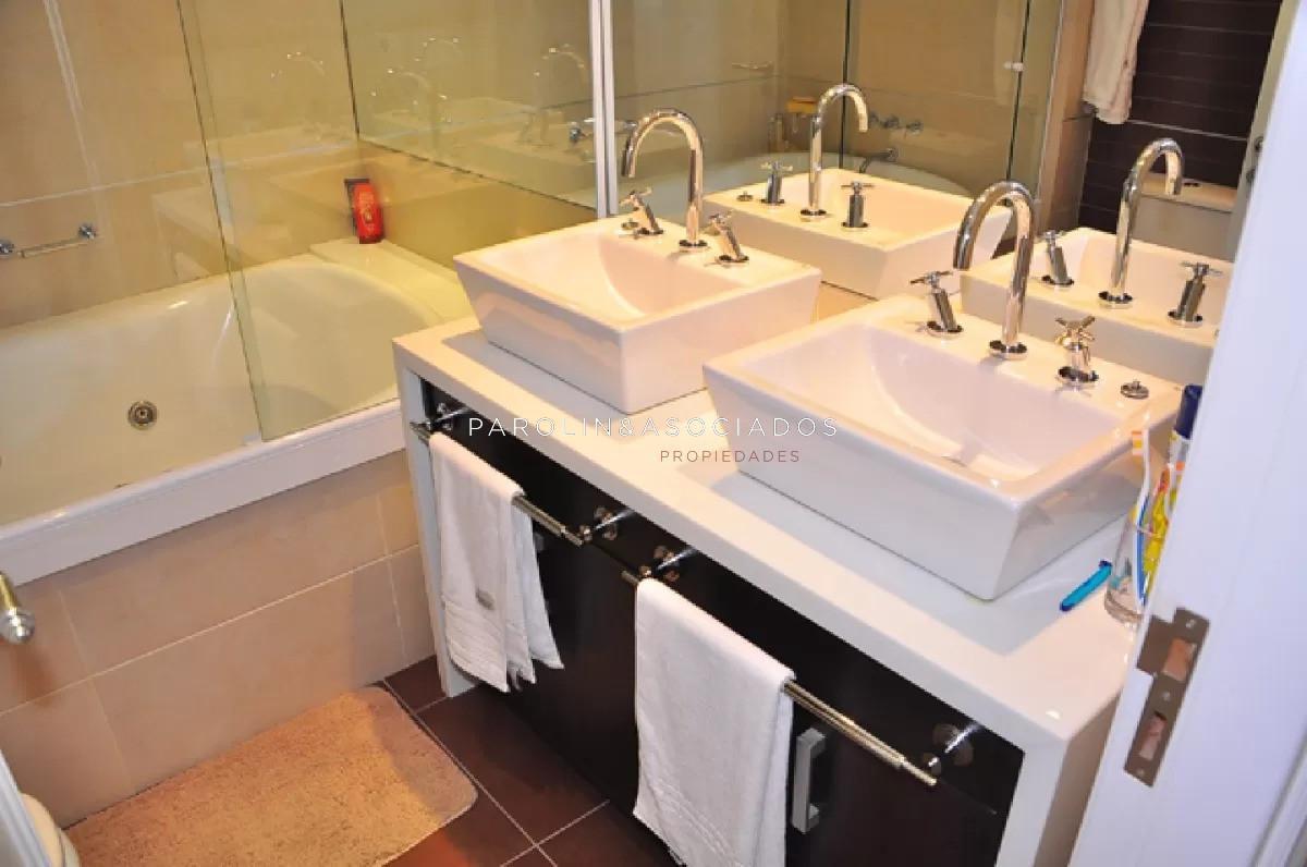 Foto de Apartamento en venta a pasos de playa Brava., imagen 2