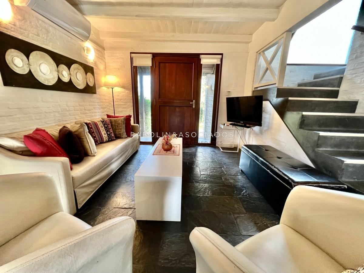 Foto de Casa en venta de 2 dormitorios en barrio privado Parque Pinares, Punta del Este., imagen 4