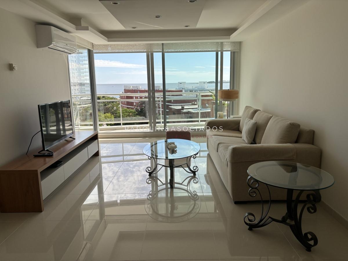 Departamento en Venta de 2 dormitorios + dependencia, en Sunrise Tower, Punta del Este