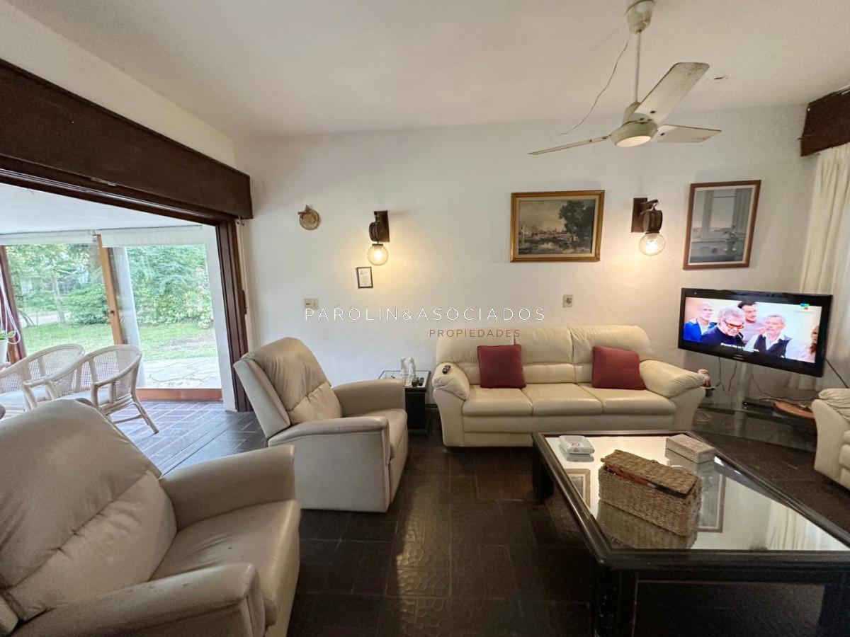Foto de Gran Propiedad en Venta de 5 dormitorios ubicada en Playa Mansa, Punta, imagen 2