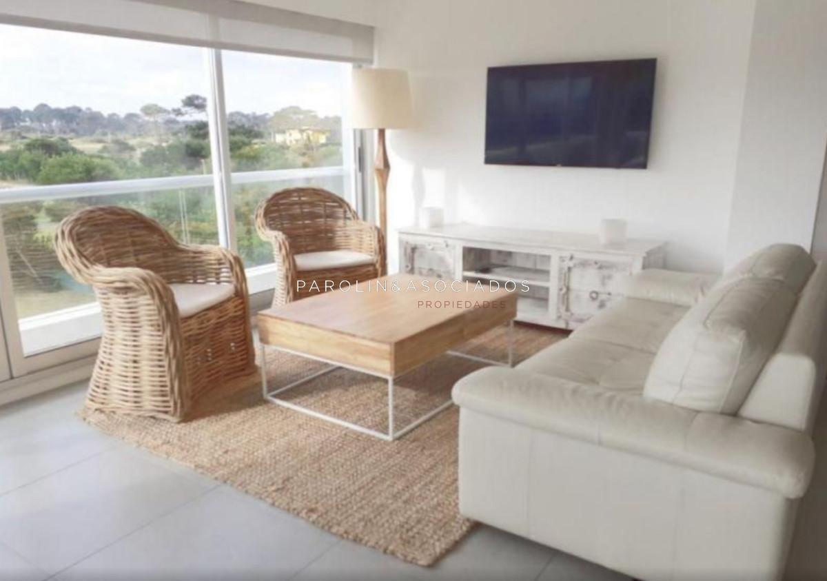 Departamento en Venta de 2 Dormitorios en edificio Silente. Playa Brava