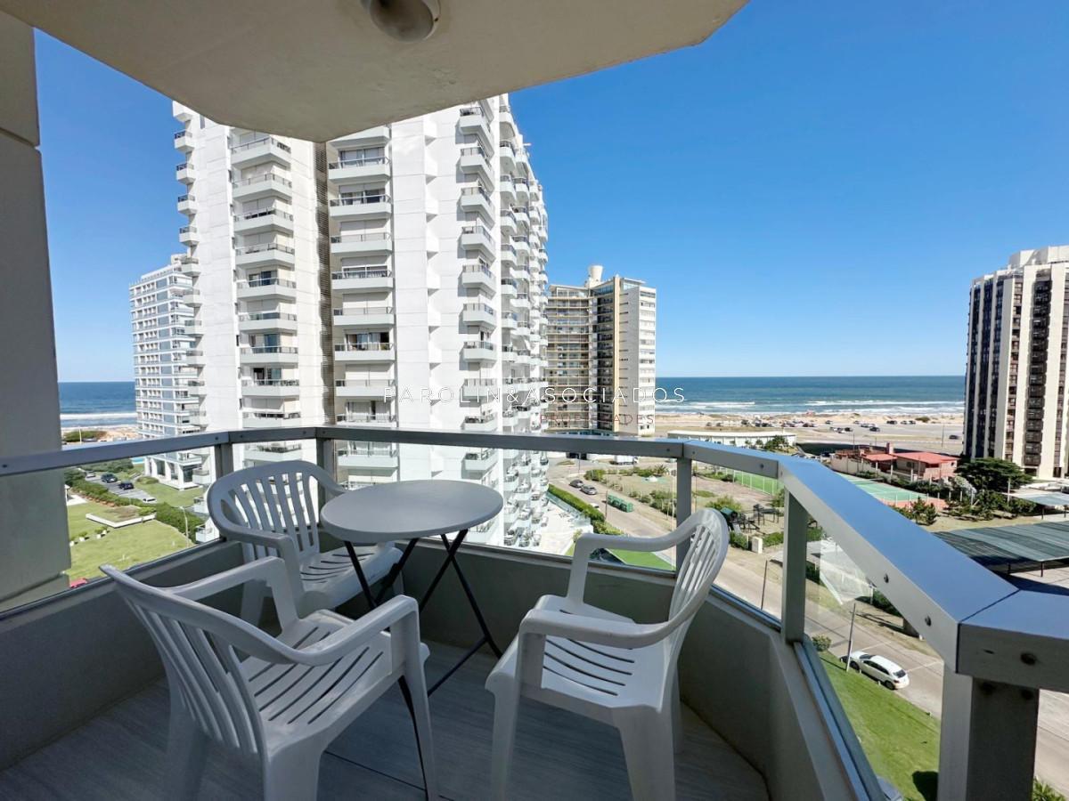 Departamento de 2 Dormitorios y dependencia de servicio en Torre Marina 1, Punta del Este
