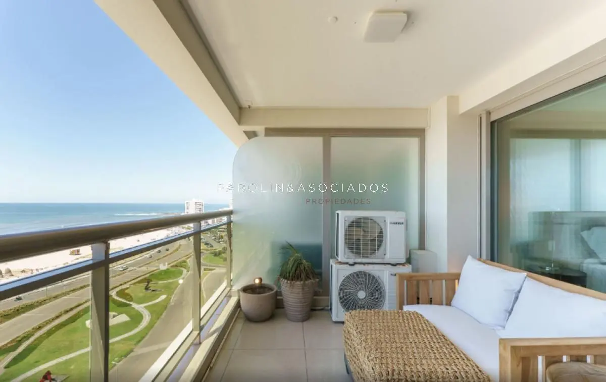 Oportunidad en Torre Imperiale II piso alto , 3 suites  , Brava, Punta del Este 2