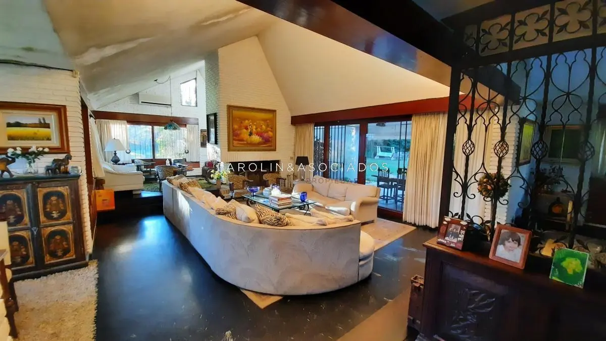 CASA EN VENTA EN MANSA PUNTA DEL ESTE 5 DORMITORIOS 3
