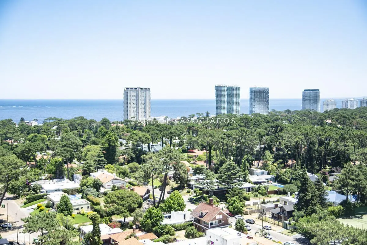 Vende apto de 2 dormitorios con vista al mar en Punta del este 3