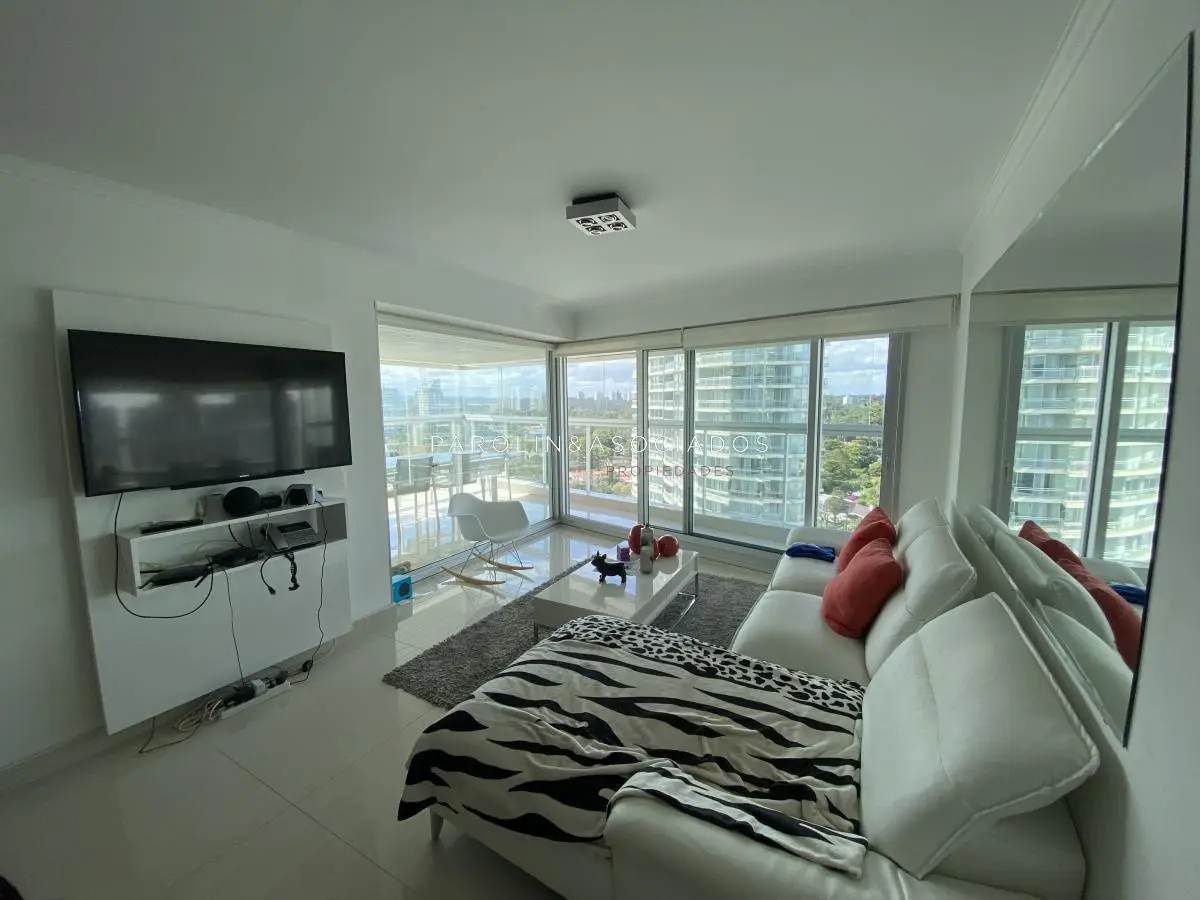 Apartamento en venta de 2 dormitorios en Miami Boulevard, Punta del Este. 4
