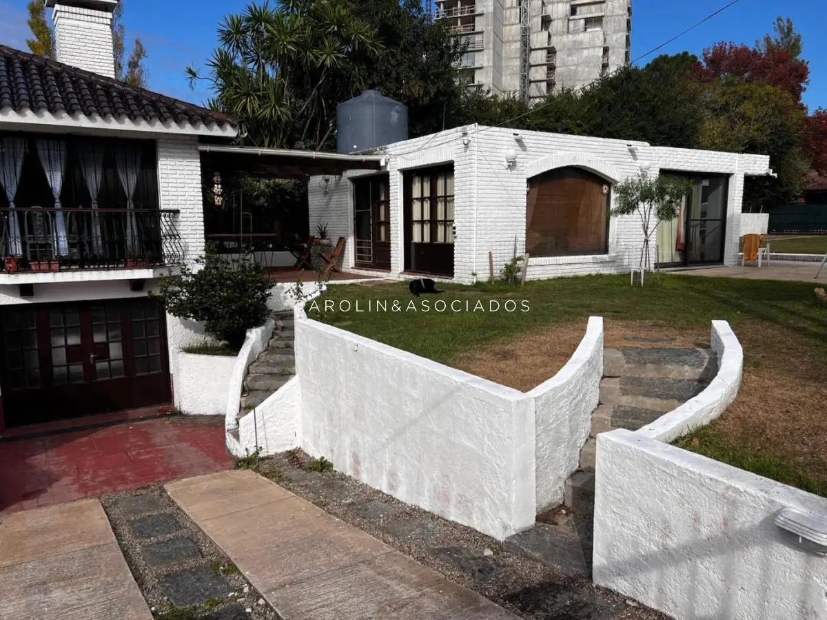 Casa de 4 dormitorios con piscina en Punta del Este 4