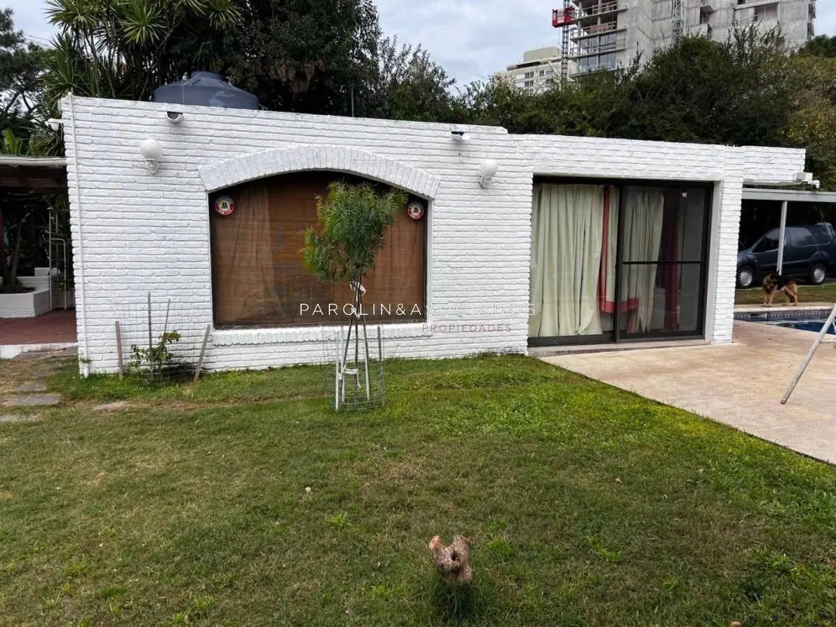 Casa de 4 dormitorios con piscina en Punta del Este 2