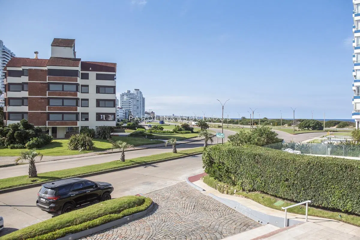 Vende departamento de 3 dormitorios en Ocean Tower, Punta del Este 2