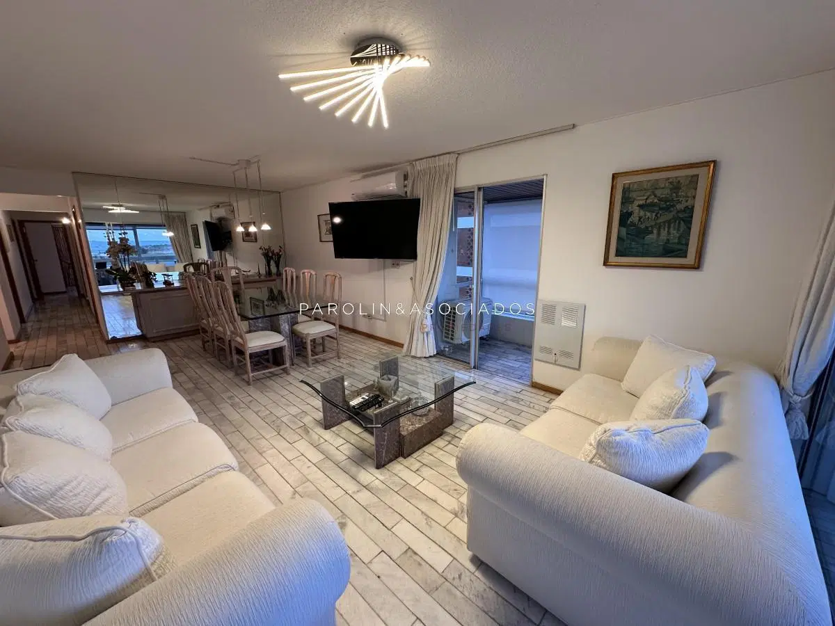 Vende apartamento de 3 dormitorios en Playa Brava, Punta del Este 4