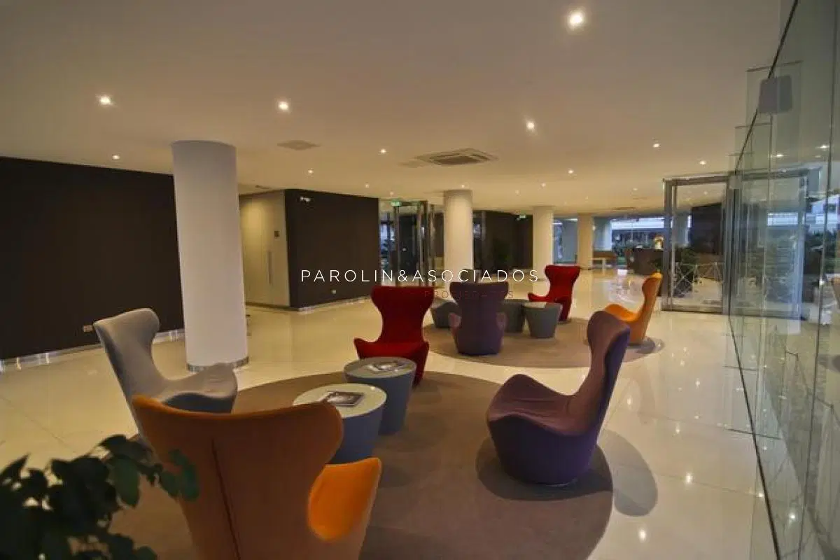 Apartamento en venta de 2 dormitorios en edificio Onix, Punta del Este. 2