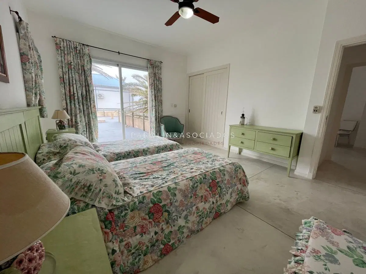 Casa en venta de 4 dormitorios, en la Península 4