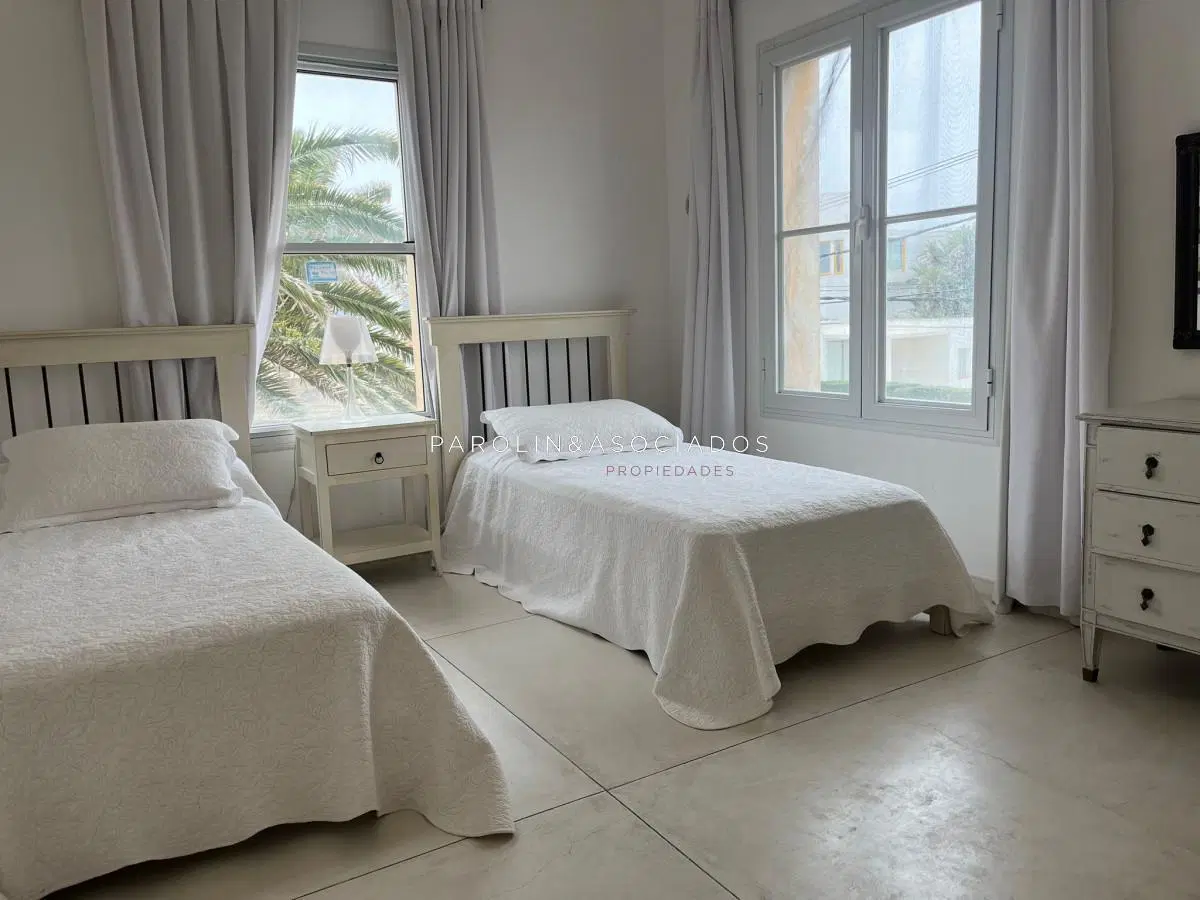 Casa en venta de 4 dormitorios, en la Península 5