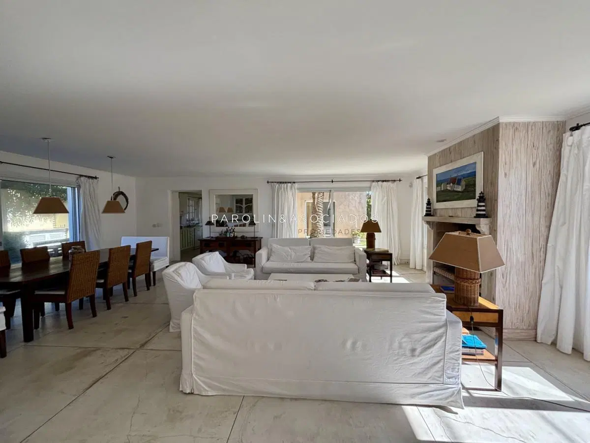 Casa en venta de 4 dormitorios, en la Península 2