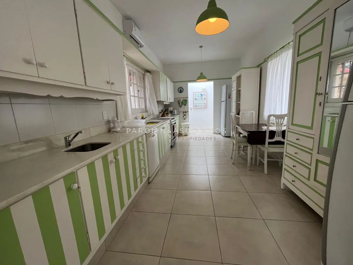 Casa en venta de 4 dormitorios, en la Península 3