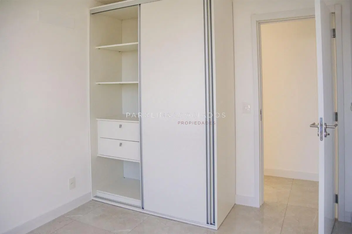 Vende apartamento de 3 dormitorios en Punta del Este 1