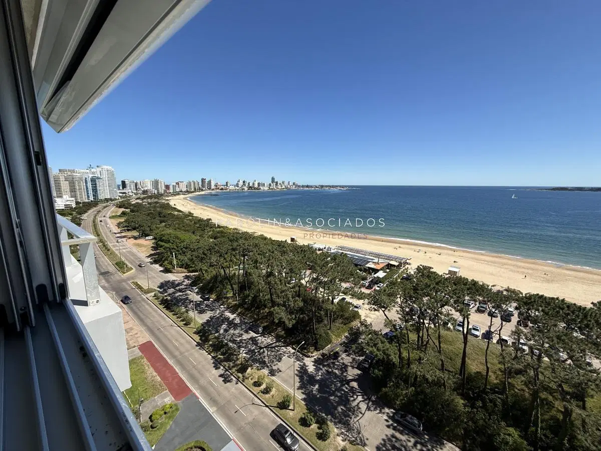 Departamento en Venta de 3 Dormitorios en edificio Edificio Imarangatu, Punta del Este 2