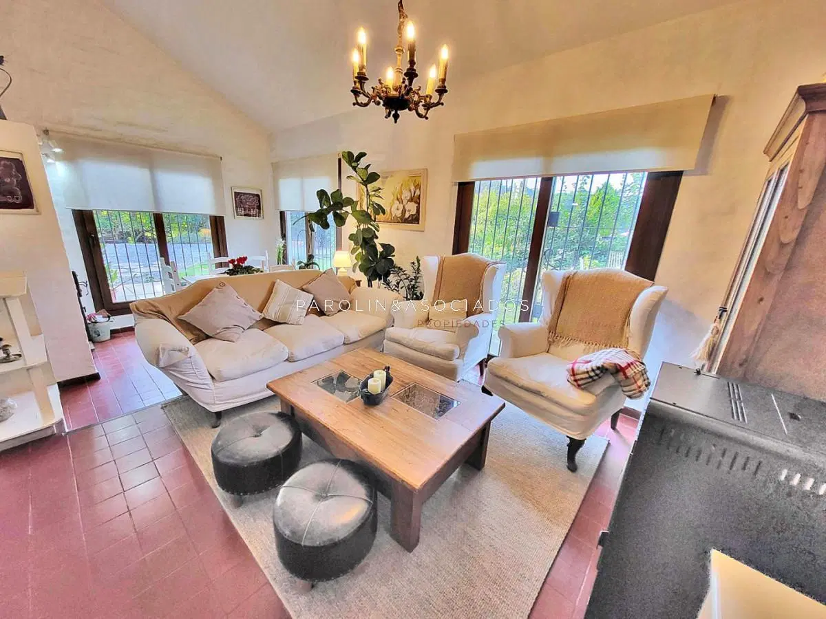 Espectacular casa en Pinares para vivirla todo el año! 1