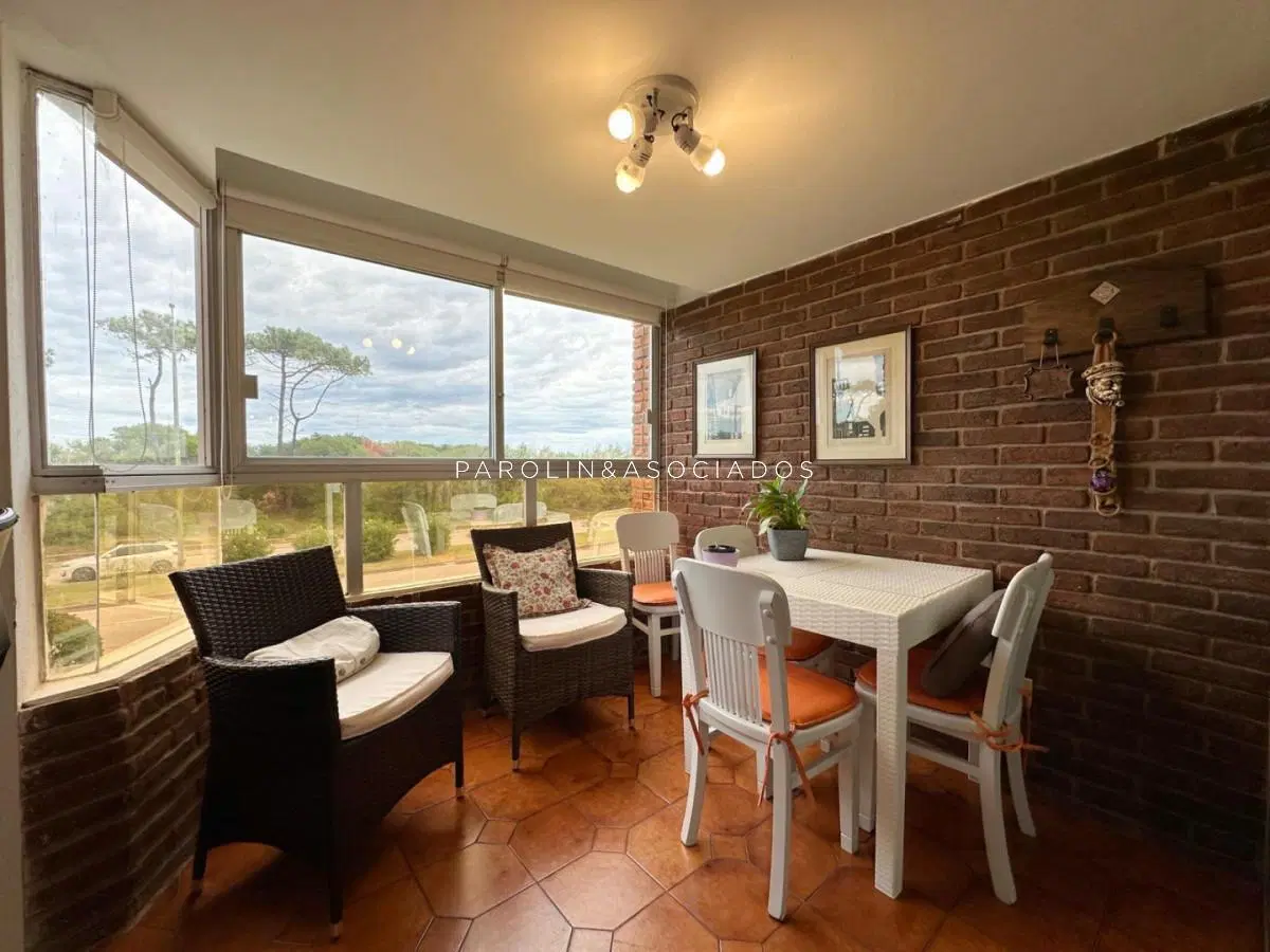 Departamento en Venta de 3 Dormitorios + dependencia en Playa Mansa, Punta del Este 3