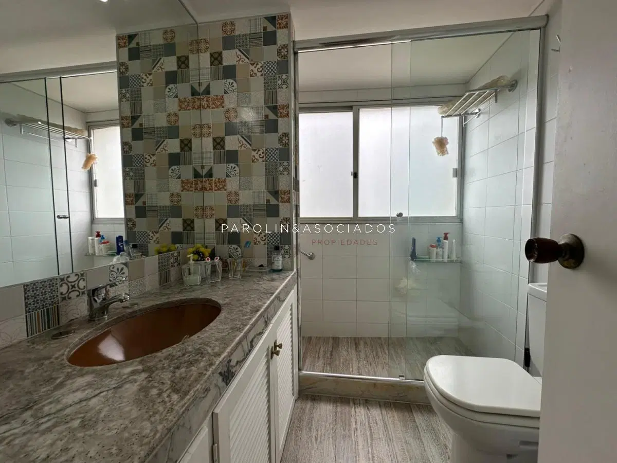 Departamento en Venta de 3 Dormitorios + dependencia en Playa Mansa, Punta del Este 8