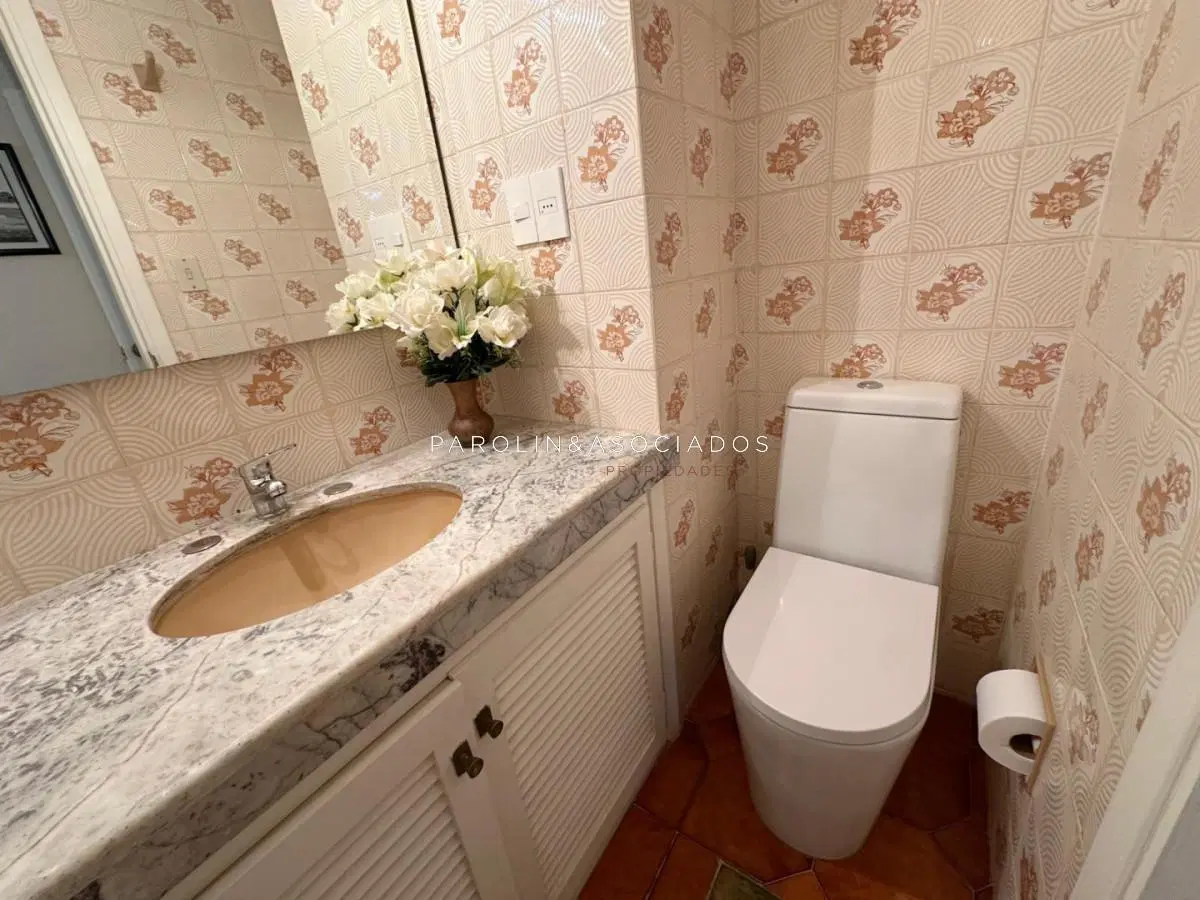 Departamento en Venta de 3 Dormitorios + dependencia en Playa Mansa, Punta del Este 4