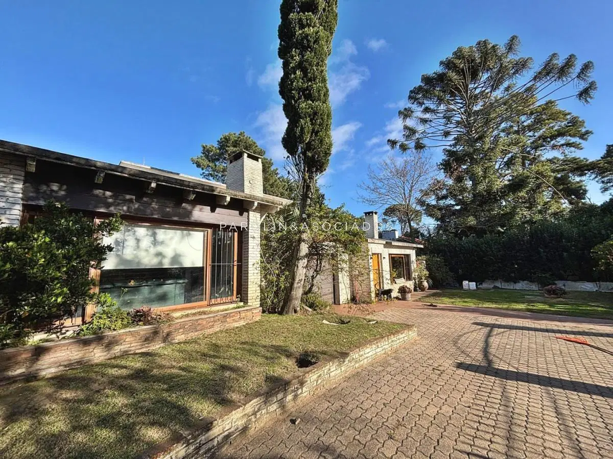 CASA DE 4 DORMITORIOS EN CANTEGRIL 2