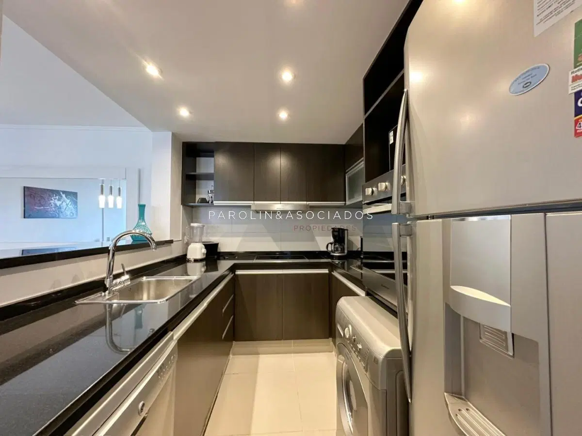 Departamento en Venta de 2 Dormitorios en Edificio Forest tower II, Punta del Este 2