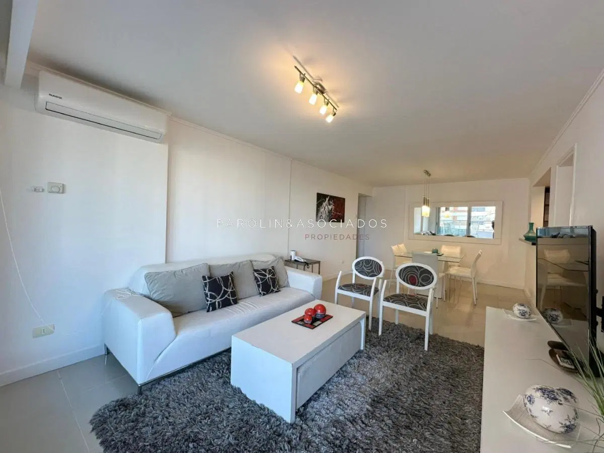 Departamento en Venta de 2 Dormitorios en Edificio Forest tower II, Punta del Este 4