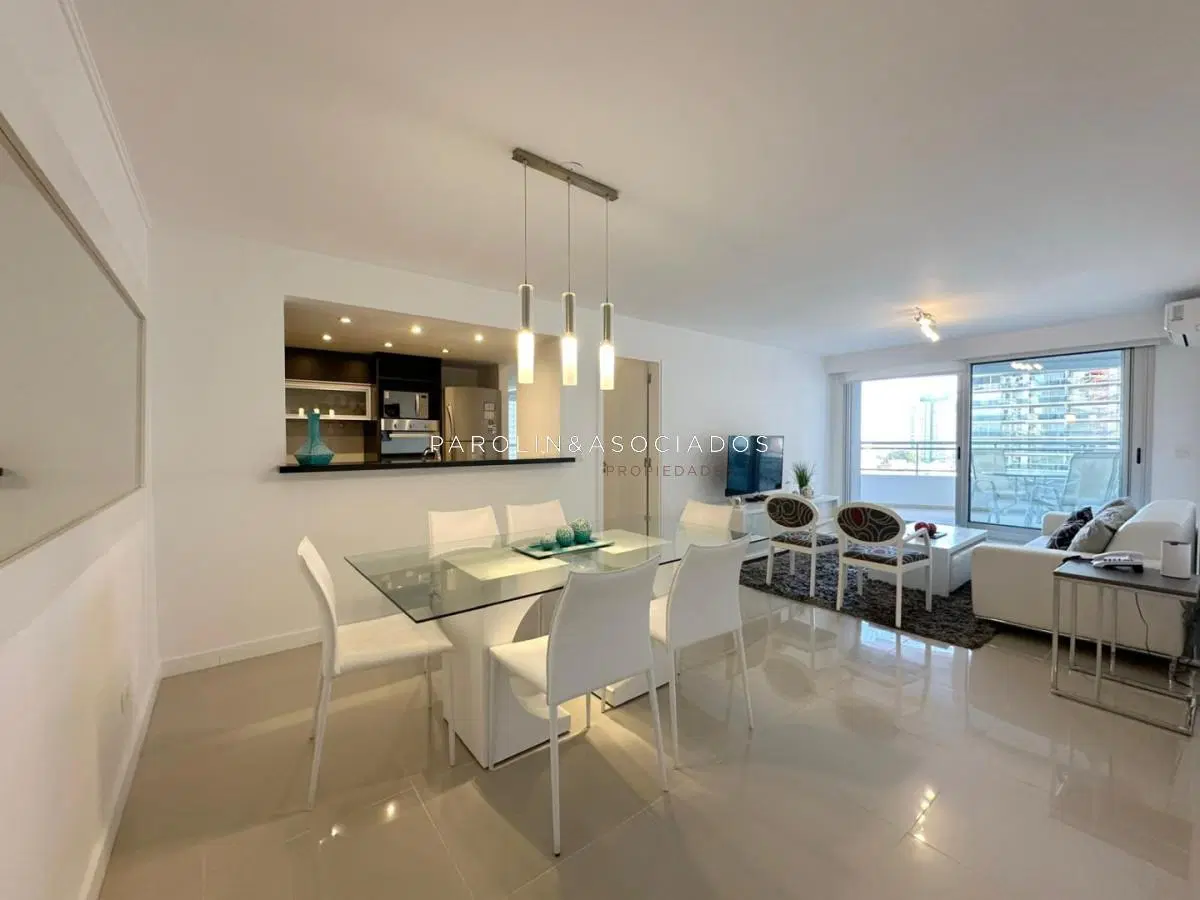 Departamento en Venta de 2 Dormitorios en Edificio Forest tower II, Punta del Este 3