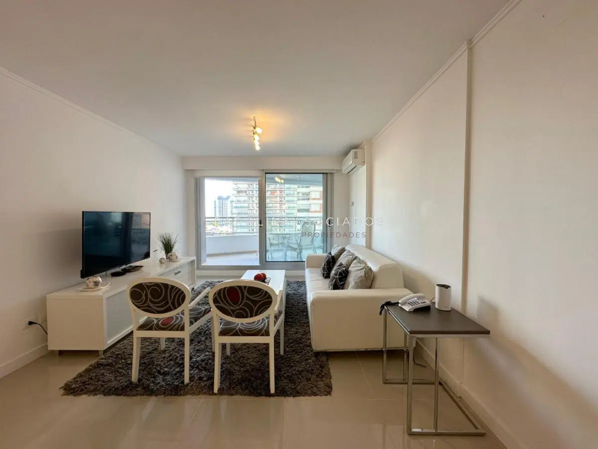 Departamento en Venta de 2 Dormitorios en Edificio Forest tower II, Punta del Este 1