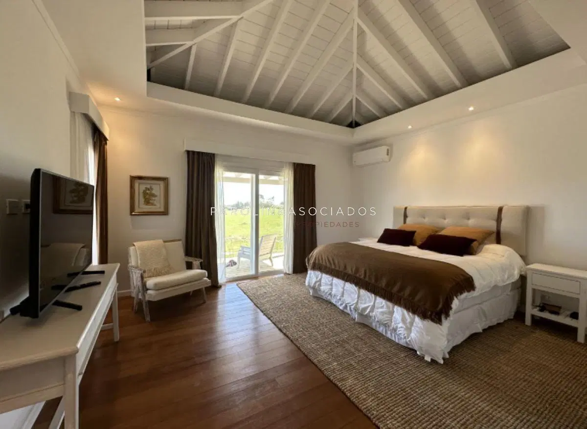 Venta de Casa de 4 Dormitorios en Pueblo Mio, Manantiales 8