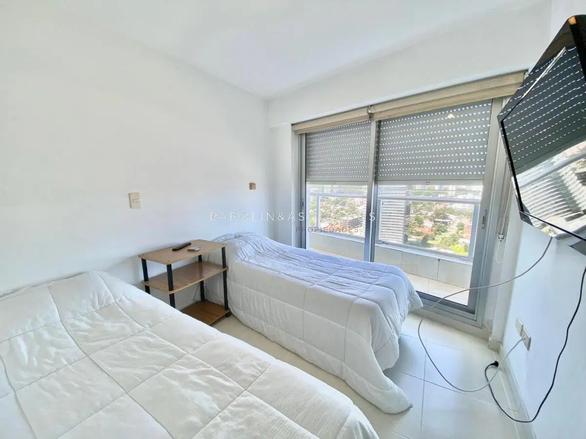 Apartamento en venta en Seasson Tower. 8
