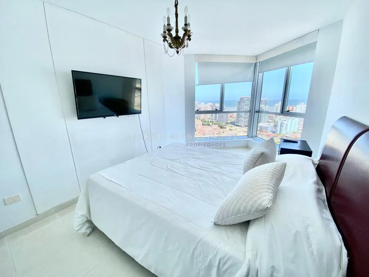 Apartamento en venta en Seasson Tower. 1