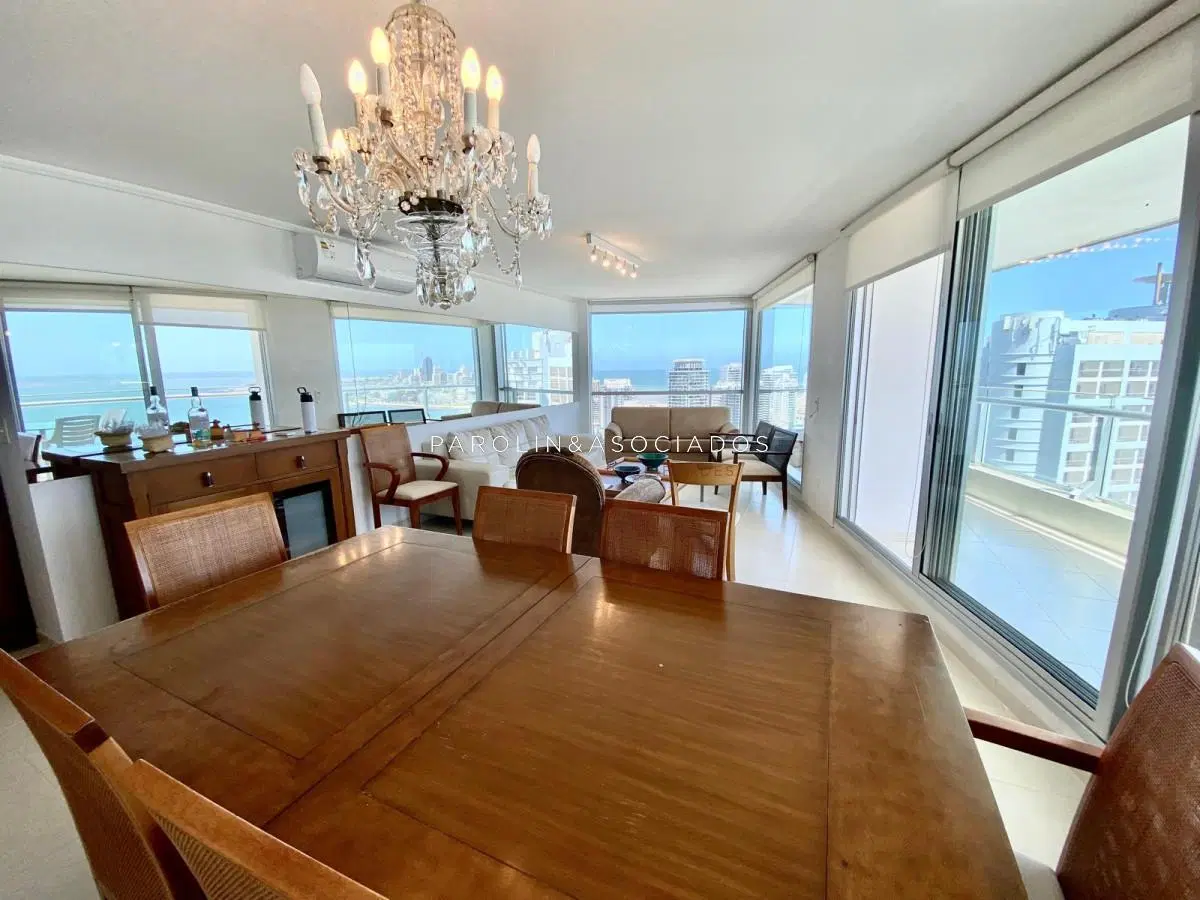 Apartamento en venta en Seasson Tower. 8