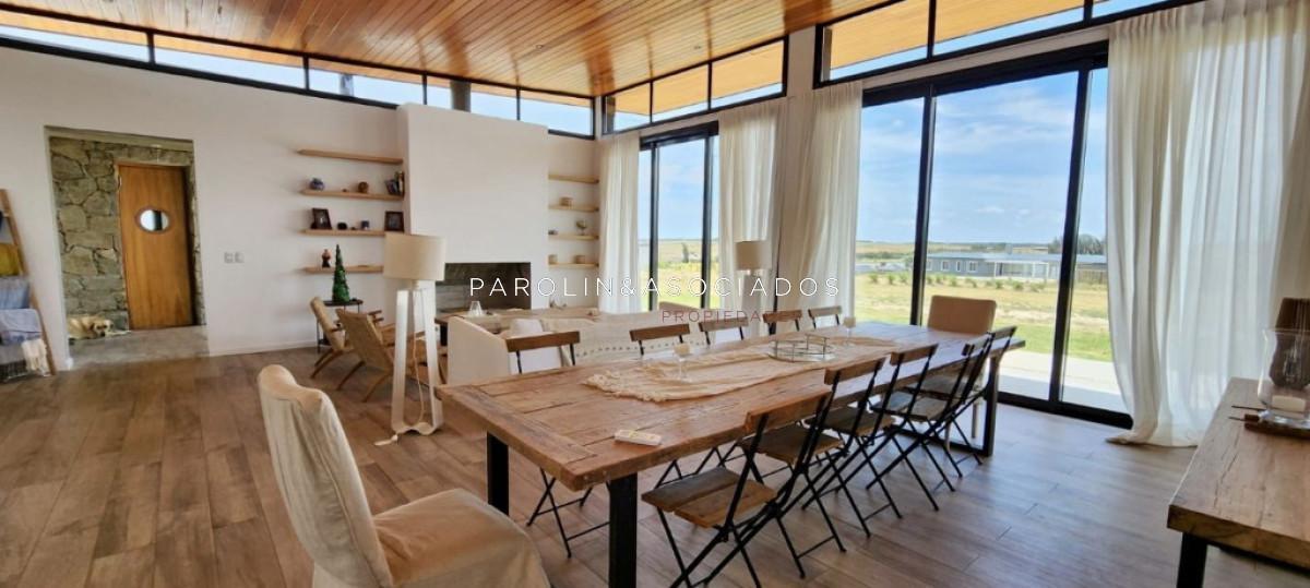 Foto de Casa en Venta de 4 Dormitorios en Pueblo Mio, Manantiales, imagen 1
