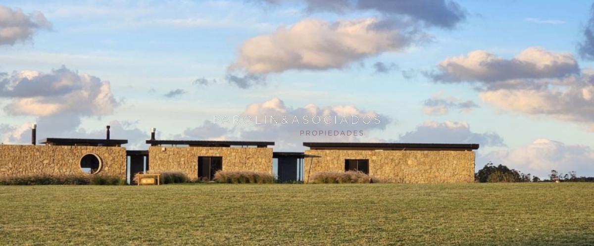 Foto de Casa en Venta de 4 Dormitorios en Pueblo Mio, Manantiales, imagen 2