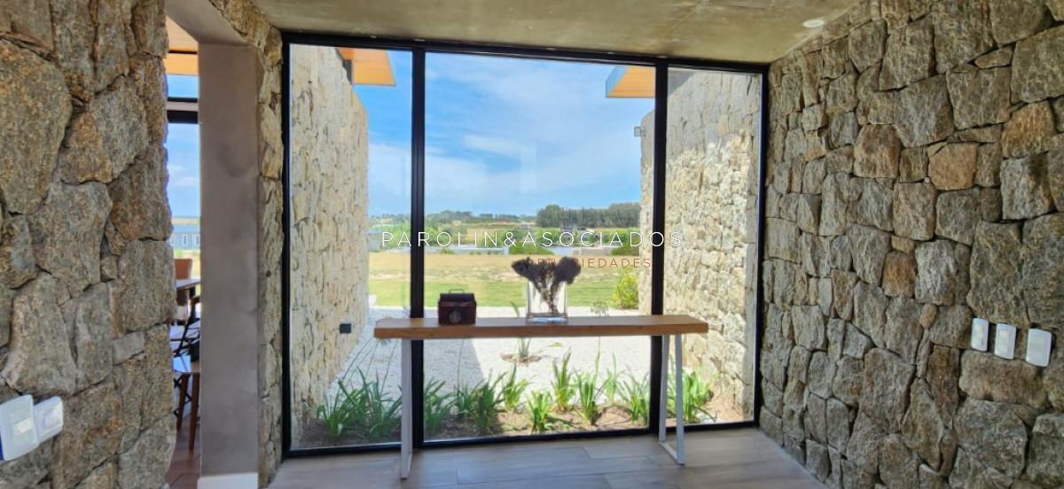 Foto de Casa en Venta de 4 Dormitorios en Pueblo Mio, Manantiales, imagen 4